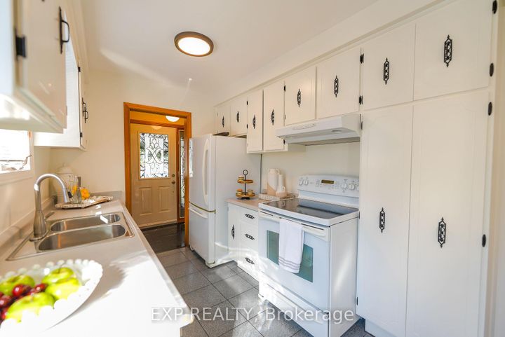 Photo 25 at 902 Sixth Street, Lakeview, Mississauga