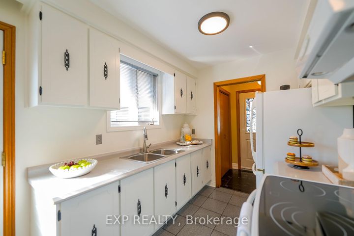 Photo 26 at 902 Sixth Street, Lakeview, Mississauga