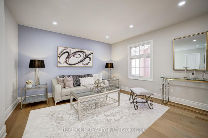 Photo 4 at 10 Squire Drive, Devonsleigh, Richmond Hill