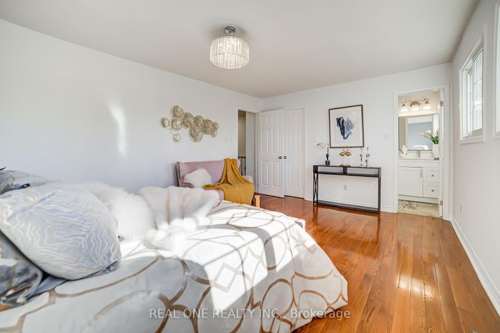 Photo 17 at 10 Squire Drive, Devonsleigh, Richmond Hill