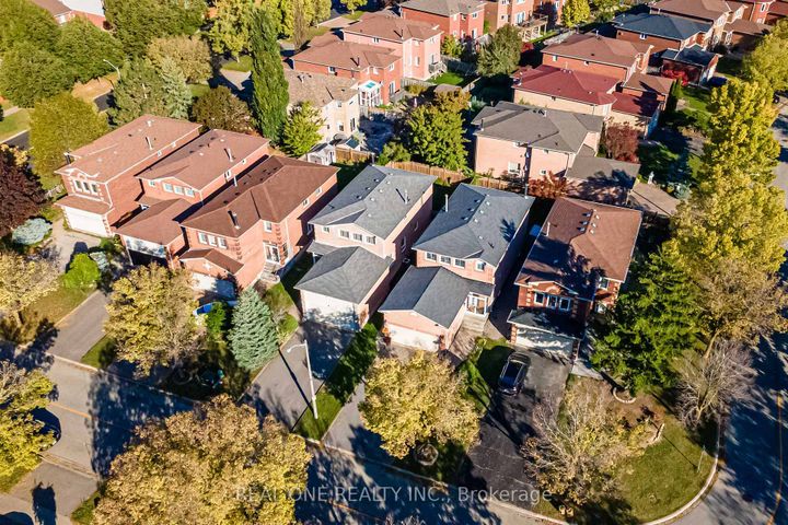Photo 39 at 10 Squire Drive, Devonsleigh, Richmond Hill