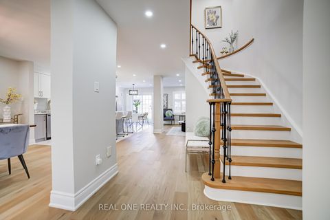 Photo 2 at 10 Squire Drive, Devonsleigh, Richmond Hill Photo 2 at 10 Squire Drive, Devonsleigh, Richmond Hill