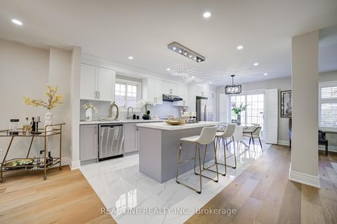 Photo 8 at 10 Squire Drive, Devonsleigh, Richmond Hill Photo 8 at 10 Squire Drive, Devonsleigh, Richmond Hill