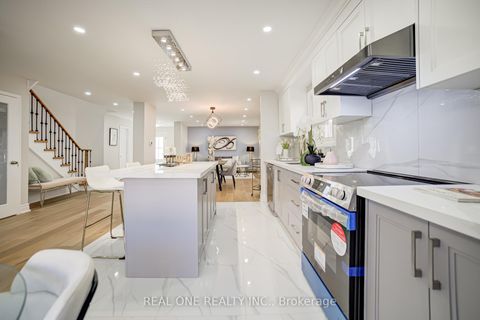 Photo 11 at 10 Squire Drive, Devonsleigh, Richmond Hill