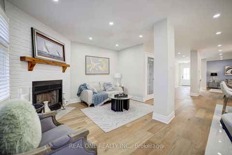 Photo 12 at 10 Squire Drive, Devonsleigh, Richmond Hill