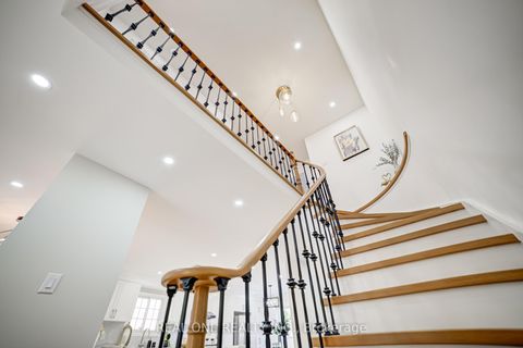 Photo 15 at 10 Squire Drive, Devonsleigh, Richmond Hill Photo 15 at 10 Squire Drive, Devonsleigh, Richmond Hill