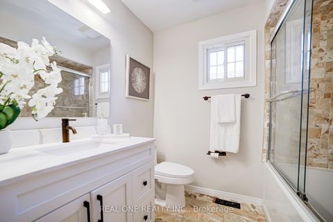 Photo 22 at 10 Squire Drive, Devonsleigh, Richmond Hill