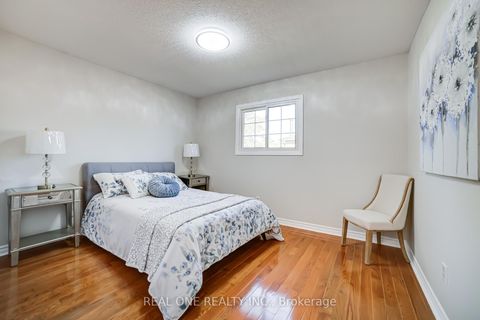 Photo 23 at 10 Squire Drive, Devonsleigh, Richmond Hill