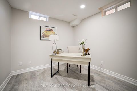 Photo 32 at 10 Squire Drive, Devonsleigh, Richmond Hill