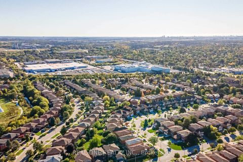 Photo 42 at 10 Squire Drive, Devonsleigh, Richmond Hill