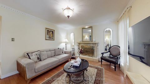Photo 4 at 19 Roosevelt Drive, South Richvale, Richmond Hill Photo 4 at 19 Roosevelt Drive, South Richvale, Richmond Hill