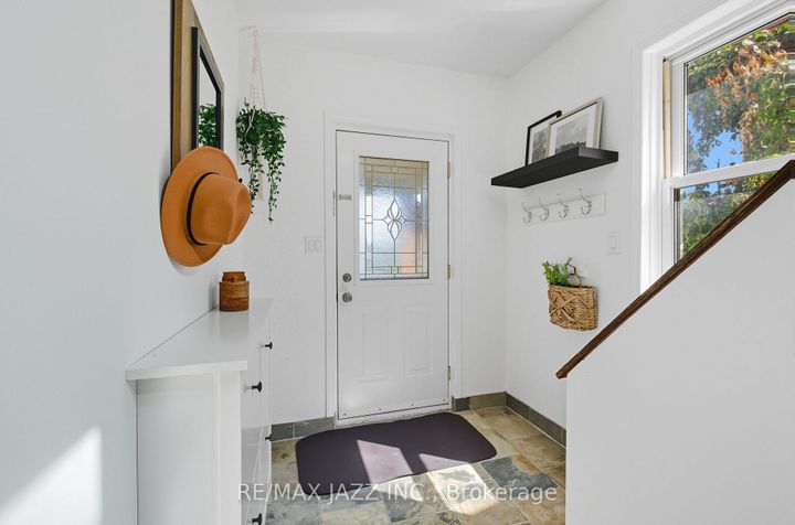 Photo 2 at 264 Ritson Road S, Central, Oshawa