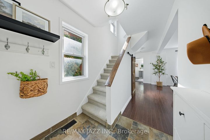 Photo 3 at 264 Ritson Road S, Central, Oshawa