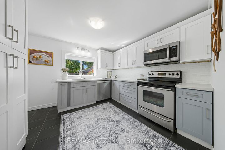 Photo 10 at 264 Ritson Road S, Central, Oshawa