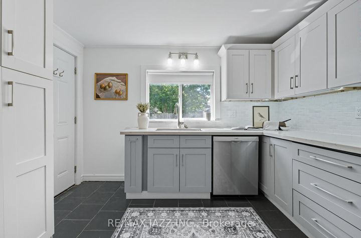 Photo 11 at 264 Ritson Road S, Central, Oshawa