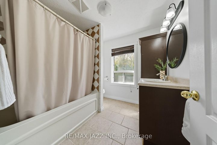 Photo 21 at 264 Ritson Road S, Central, Oshawa
