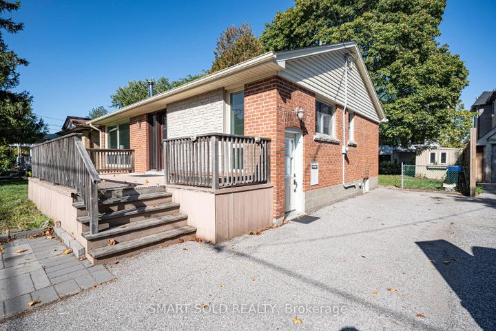 Photo 1 at 295 Boisdale Avenue, Harding, Richmond Hill