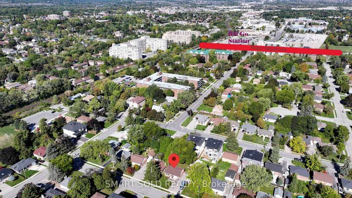 Photo 2 at 295 Boisdale Avenue, Harding, Richmond Hill