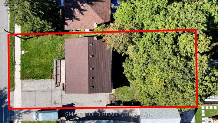 Photo 3 at 295 Boisdale Avenue, Harding, Richmond Hill