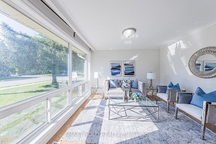 Photo 5 at 295 Boisdale Avenue, Harding, Richmond Hill