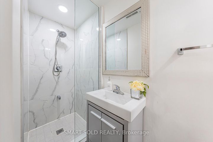 Photo 12 at 295 Boisdale Avenue, Harding, Richmond Hill