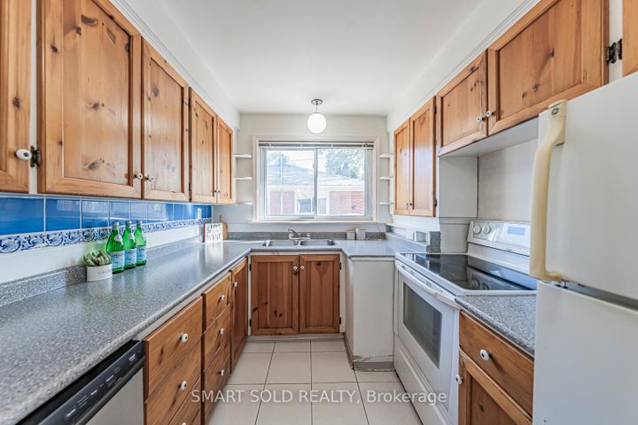 Photo 21 at 295 Boisdale Avenue, Harding, Richmond Hill