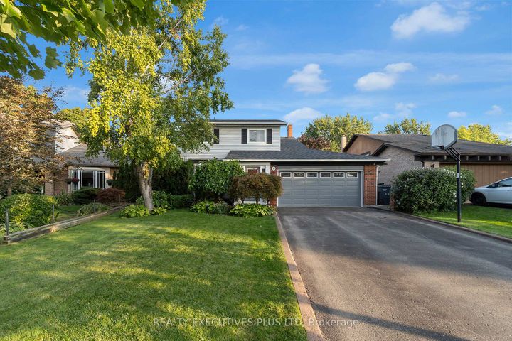 Photo 3 at 16 Melita Place, Central Park, Brampton