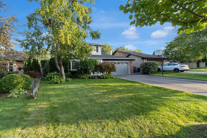 Photo 4 at 16 Melita Place, Central Park, Brampton