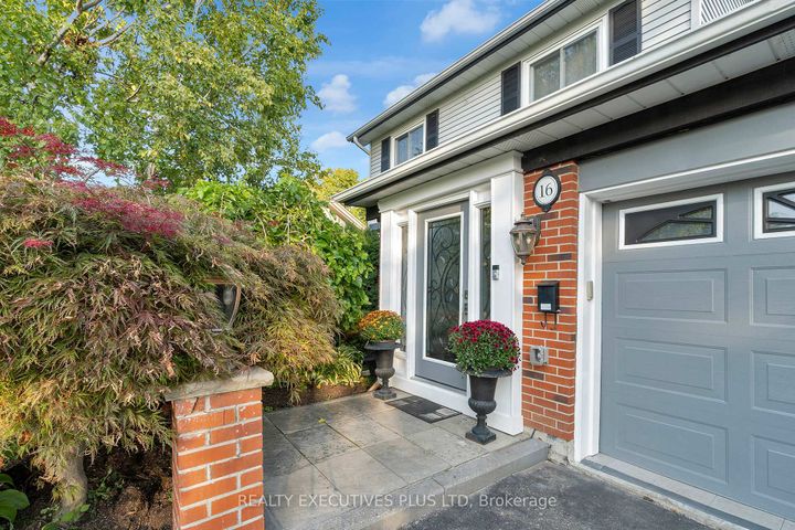 Photo 5 at 16 Melita Place, Central Park, Brampton