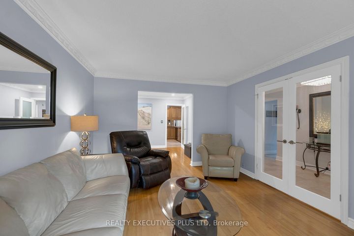 Photo 11 at 16 Melita Place, Central Park, Brampton