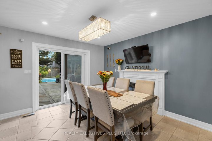 Photo 14 at 16 Melita Place, Central Park, Brampton