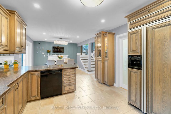 Photo 20 at 16 Melita Place, Central Park, Brampton