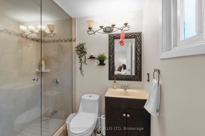 Photo 27 at 16 Melita Place, Central Park, Brampton