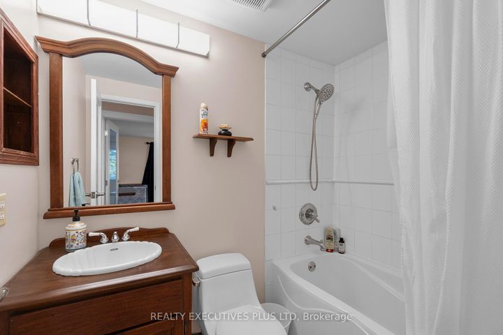 Photo 34 at 16 Melita Place, Central Park, Brampton