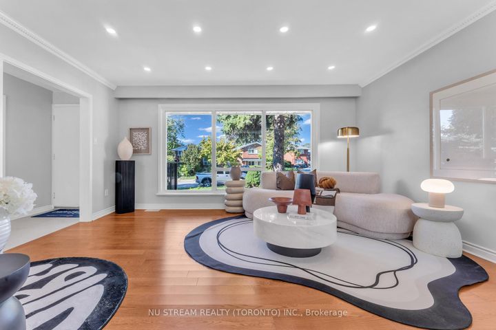 Photo 7 at 35 Shrewsbury Square, Sullivan, Toronto