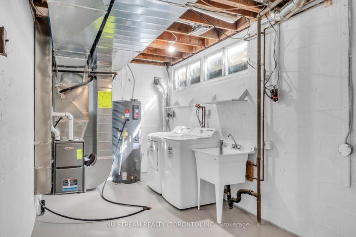 Photo 34 at 35 Shrewsbury Square, Sullivan, Toronto