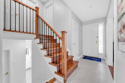 Photo 2 at 35 Shrewsbury Square, Sullivan, Toronto