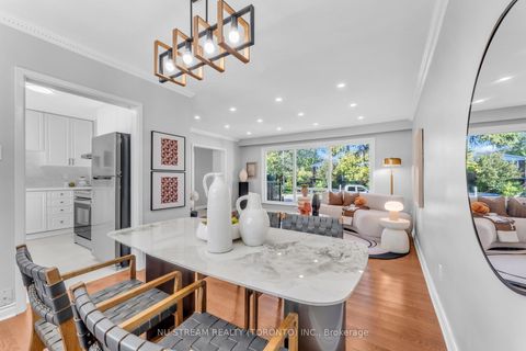Photo 10 at 35 Shrewsbury Square, Sullivan, Toronto