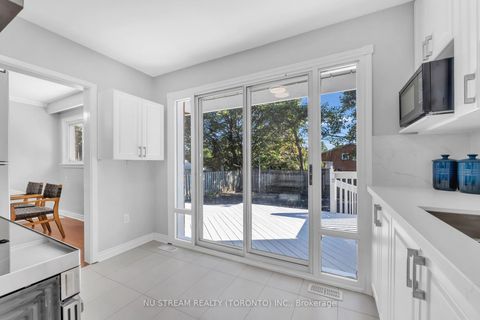 Photo 13 at 35 Shrewsbury Square, Sullivan, Toronto