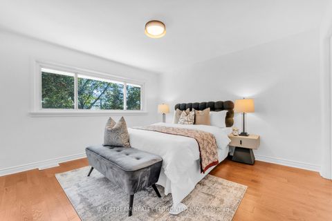 Photo 16 at 35 Shrewsbury Square, Sullivan, Toronto