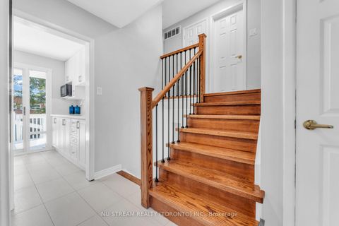 Photo 18 at 35 Shrewsbury Square, Sullivan, Toronto