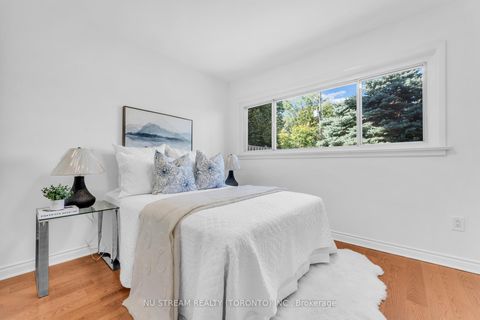 Photo 23 at 35 Shrewsbury Square, Sullivan, Toronto