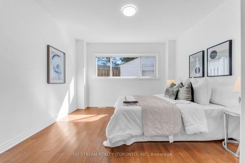 Photo 24 at 35 Shrewsbury Square, Sullivan, Toronto