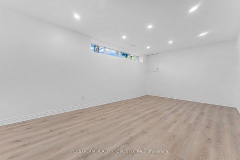 Photo 25 at 35 Shrewsbury Square, Sullivan, Toronto