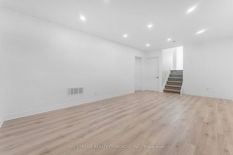 Photo 26 at 35 Shrewsbury Square, Sullivan, Toronto