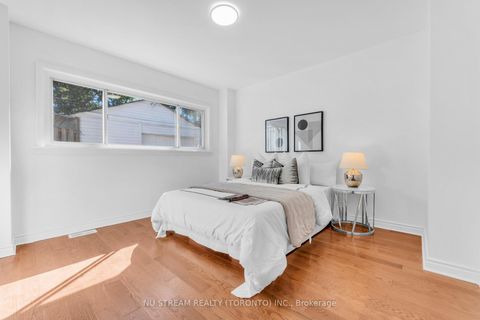 Photo 27 at 35 Shrewsbury Square, Sullivan, Toronto
