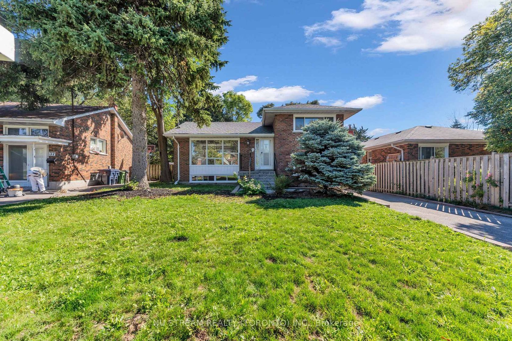 35 Shrewsbury Square, Sullivan, Toronto 