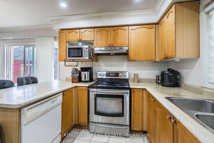 Photo 8 at 58 Leagate Street, Fletcher's Meadow, Brampton