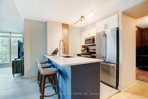Photo 11 at 1010 - 397 Front Street W, Waterfront Communities C1, Toronto