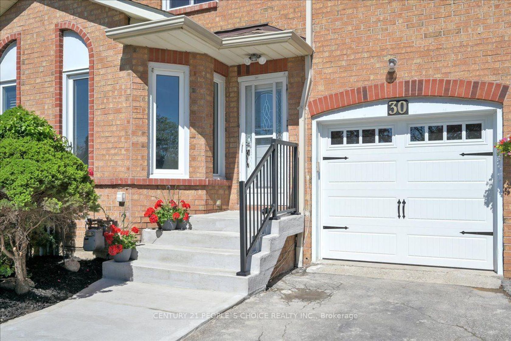 30 - 365 Tailfeather Crescent, Hurontario, Mississauga by Loree Meneguzzi Real Estate 30 - 365 Tailfeather Crescent, Hurontario, Mississauga